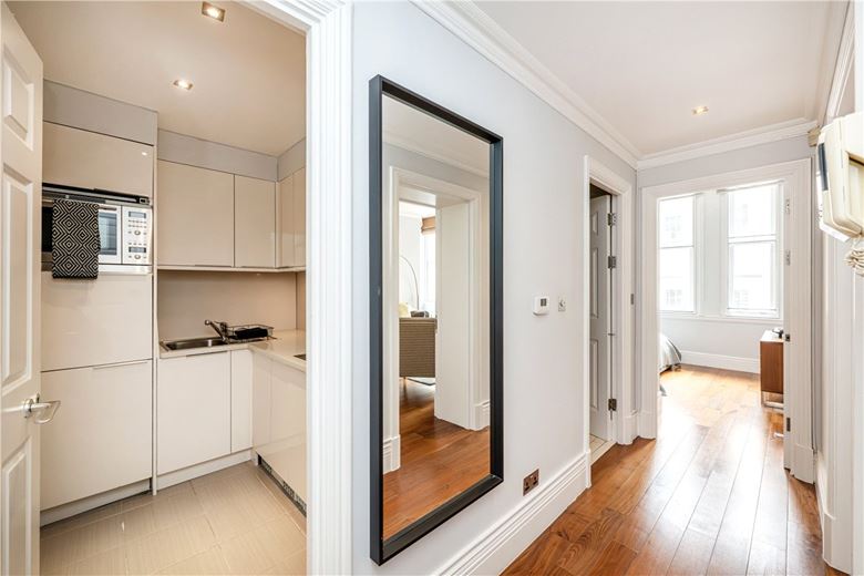 1 bedroom flat, Pall Mall, St James`s SW1Y