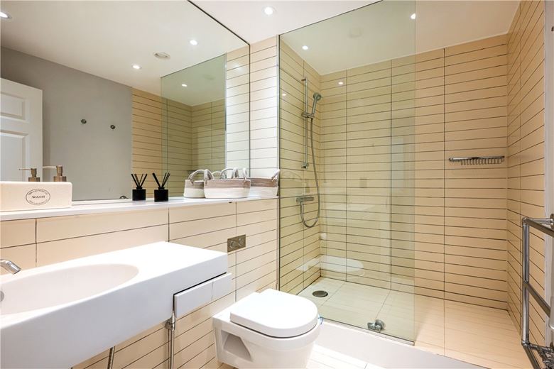 1 bedroom flat, Pall Mall, St James`s SW1Y