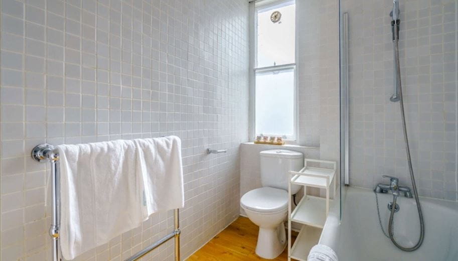  bedroom flat, Hill Street, Mayfair W1J - Available