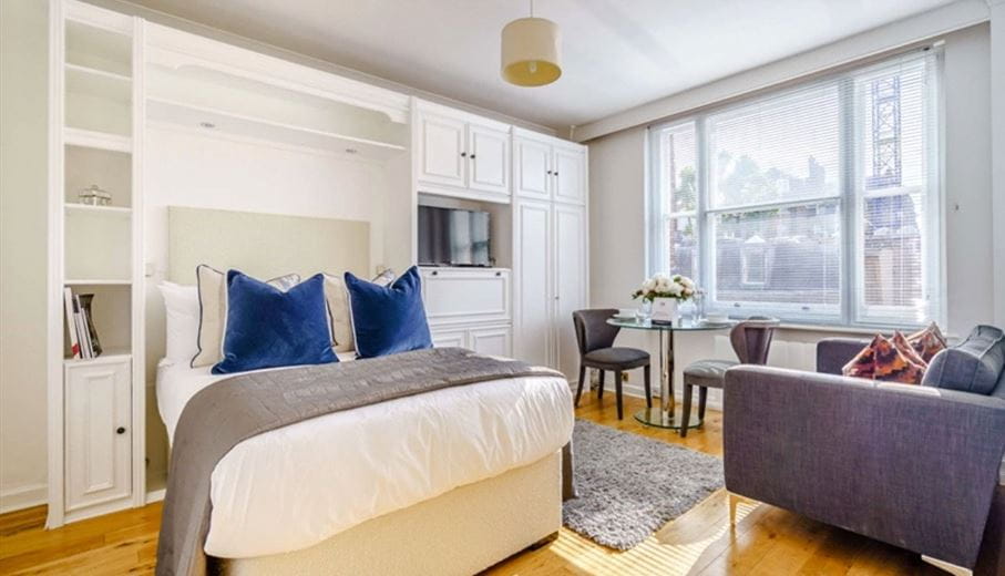  bedroom flat, Hill Street, Mayfair W1J - Available