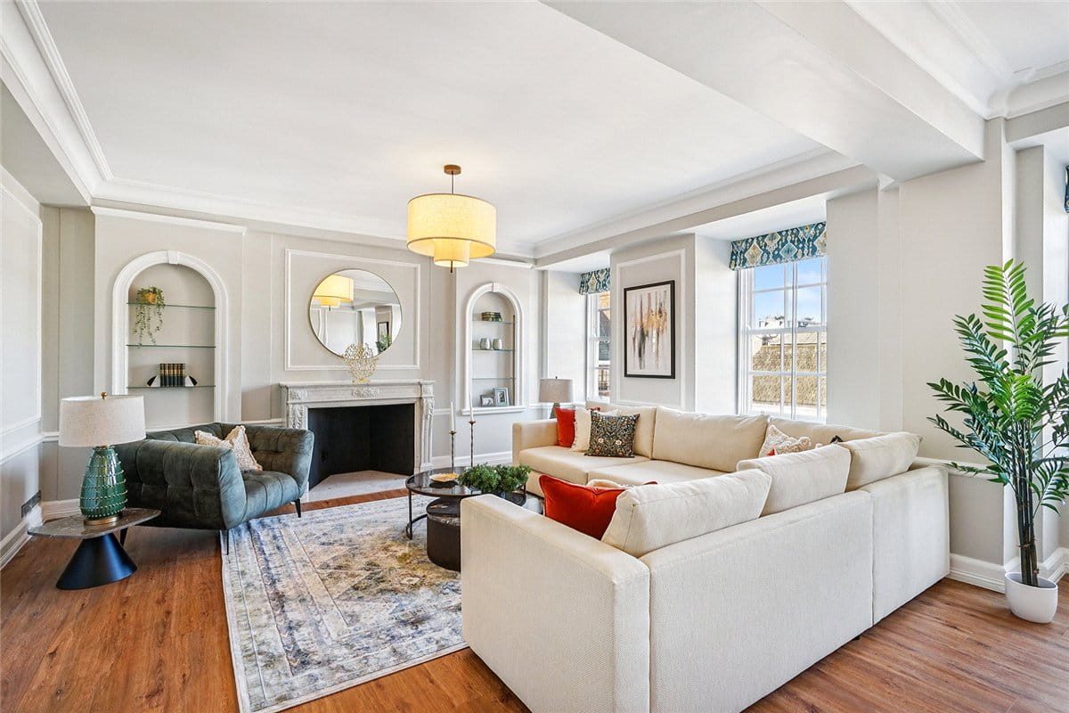 3 bedroom flat, Grosvenor Square, Mayfair W1K - Available