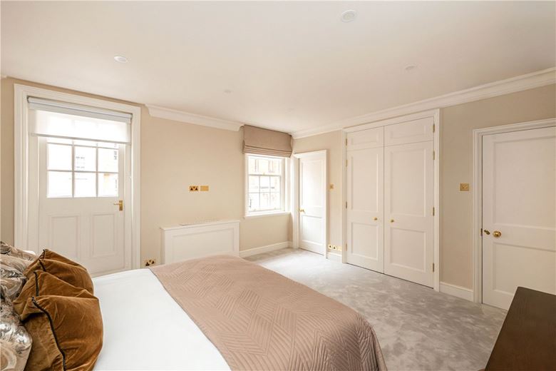 3 bedroom house, Woods Mews, Mayfair W1K - Available