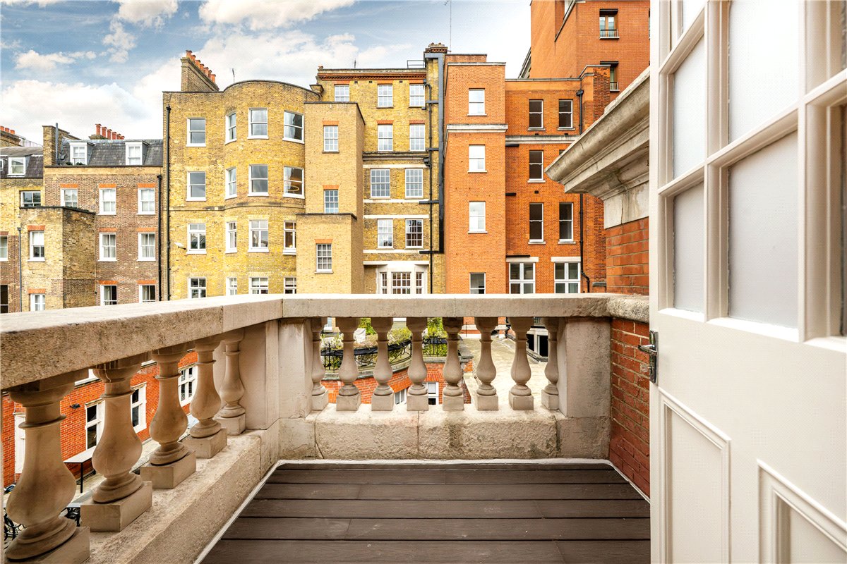 3 bedroom house, Woods Mews, Mayfair W1K - Available