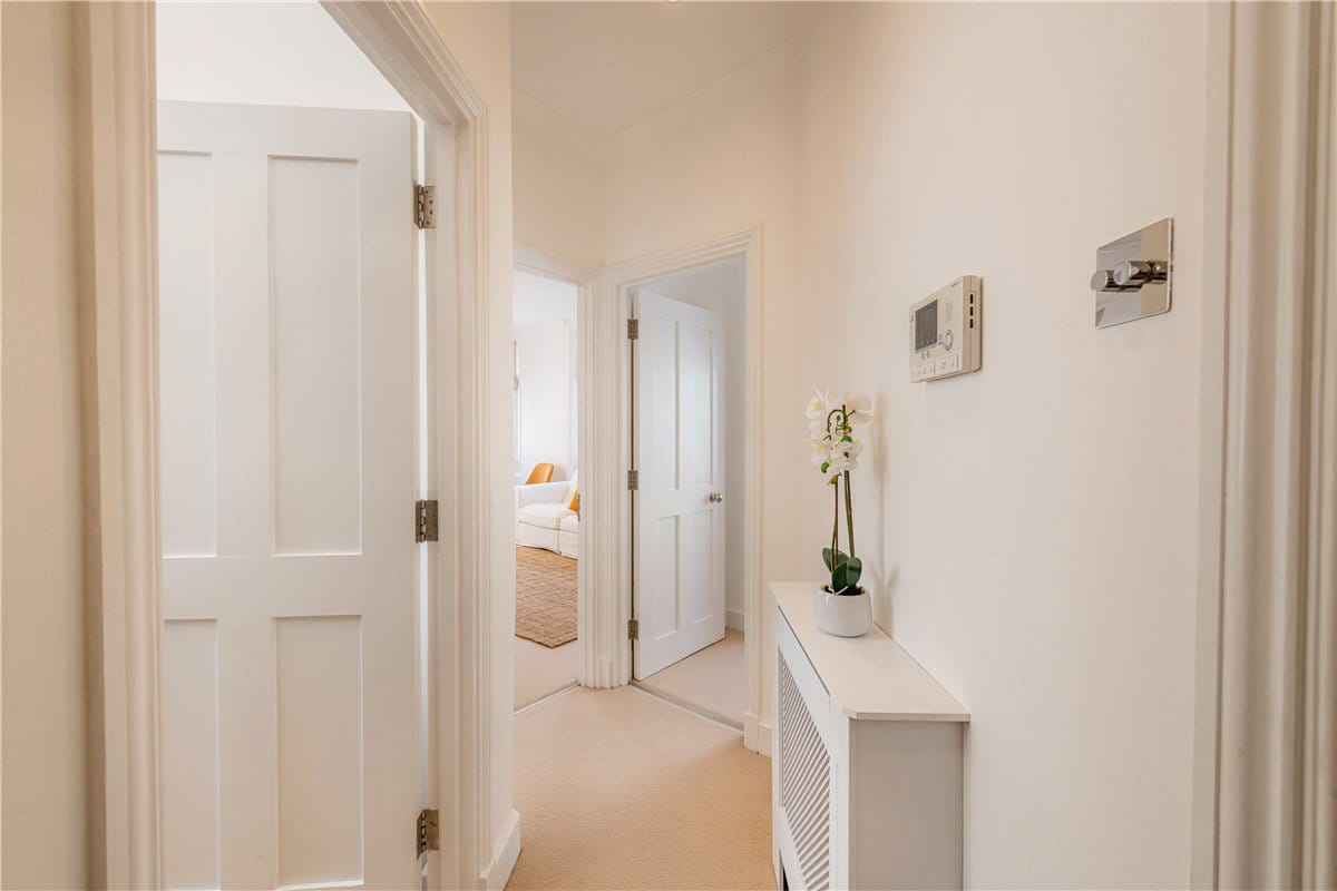 1 bedroom flat, Brook Street, Mayfair W1K - Available