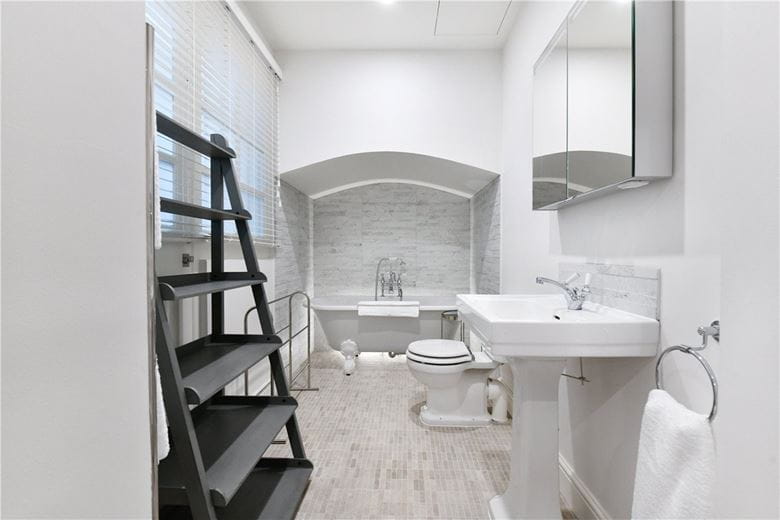 2 bedroom flat, Park Street, Mayfair W1K - Available