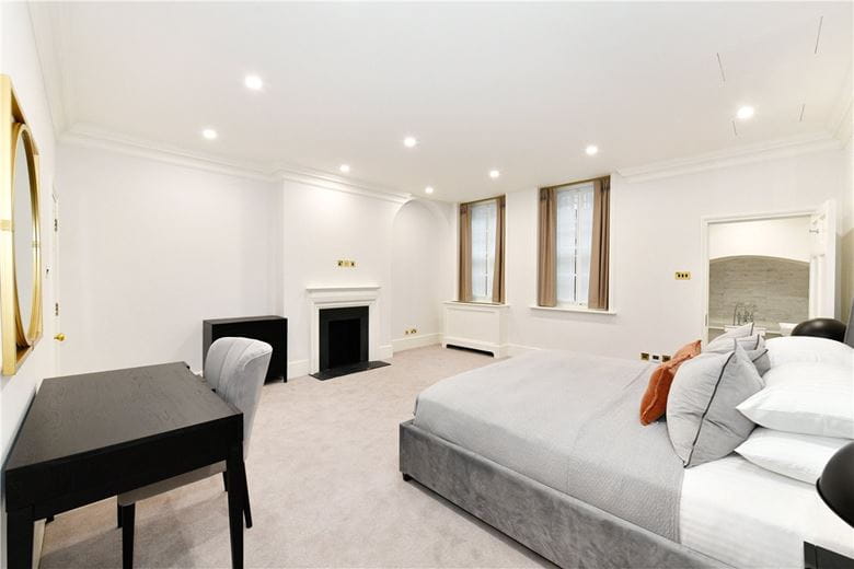 2 bedroom flat, Park Street, Mayfair W1K - Available