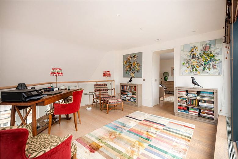 2 bedroom flat, Mount Street, Mayfair W1K - Available