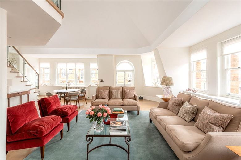 2 bedroom flat, Mount Street, Mayfair W1K - Available