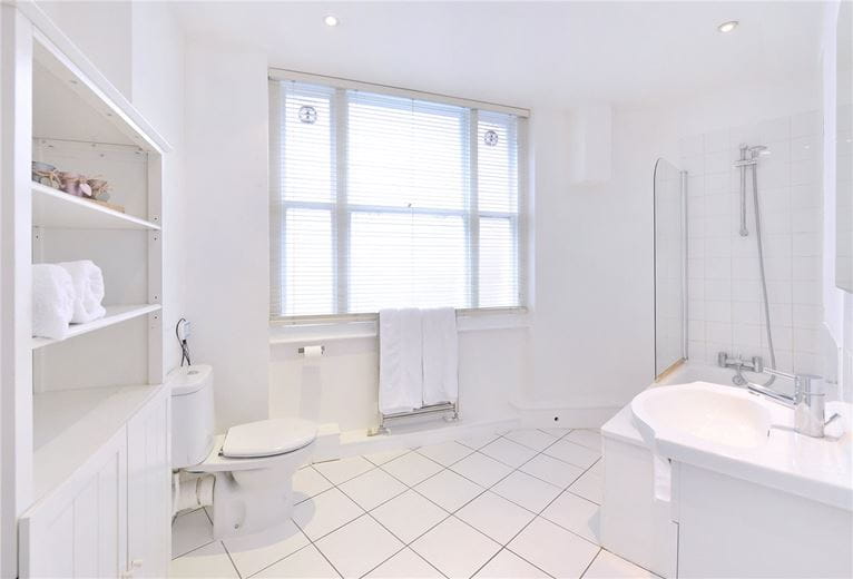 1 bedroom flat, Hill Street, Mayfair W1J - Available