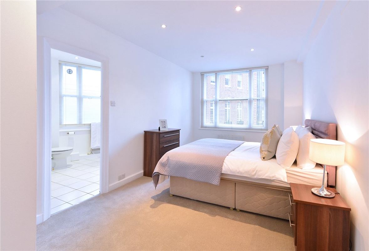 1 bedroom flat, Hill Street, Mayfair W1J - Available
