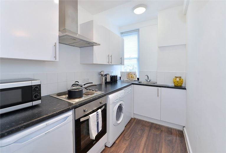 2 bedroom flat, Hill Street, Mayfair W1J - Available