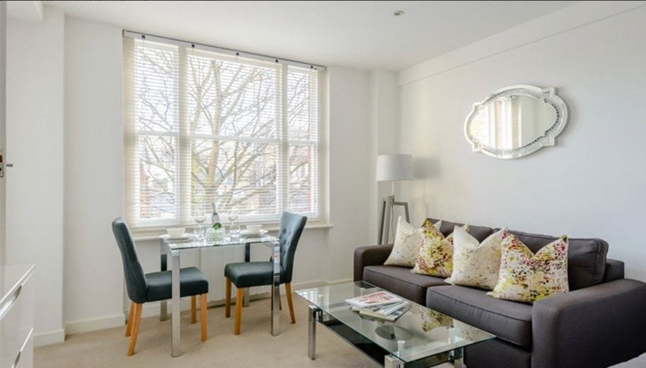  bedroom flat, Hill Street, Mayfair W1J - Available