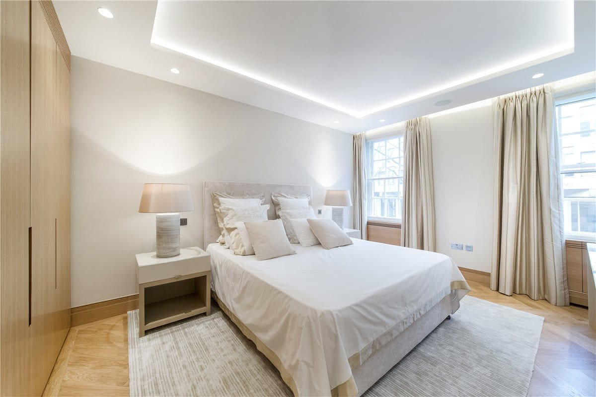 3 bedroom flat, Upper Grosvenor Street, Mayfair W1K - Available