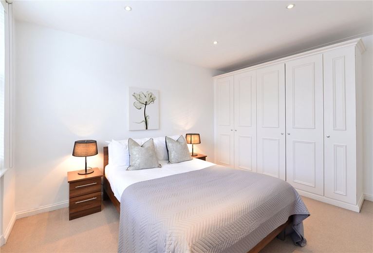 1 bedroom flat, Hill Street, Mayfair W1J - Available