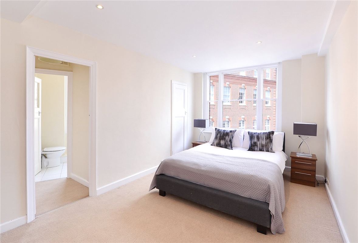 1 bedroom flat, Hill Street, Mayfair W1J - Available