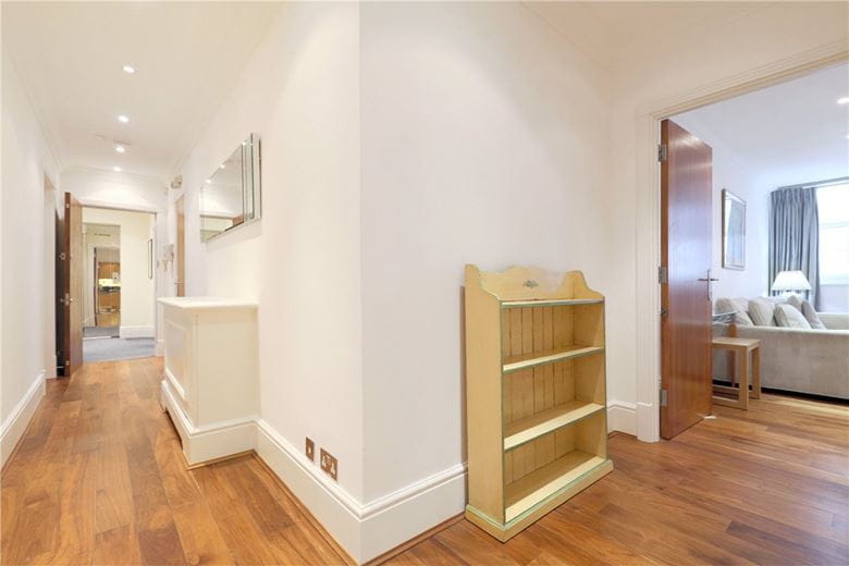2 bedroom flat, Dover Street, Mayfair W1S - Available