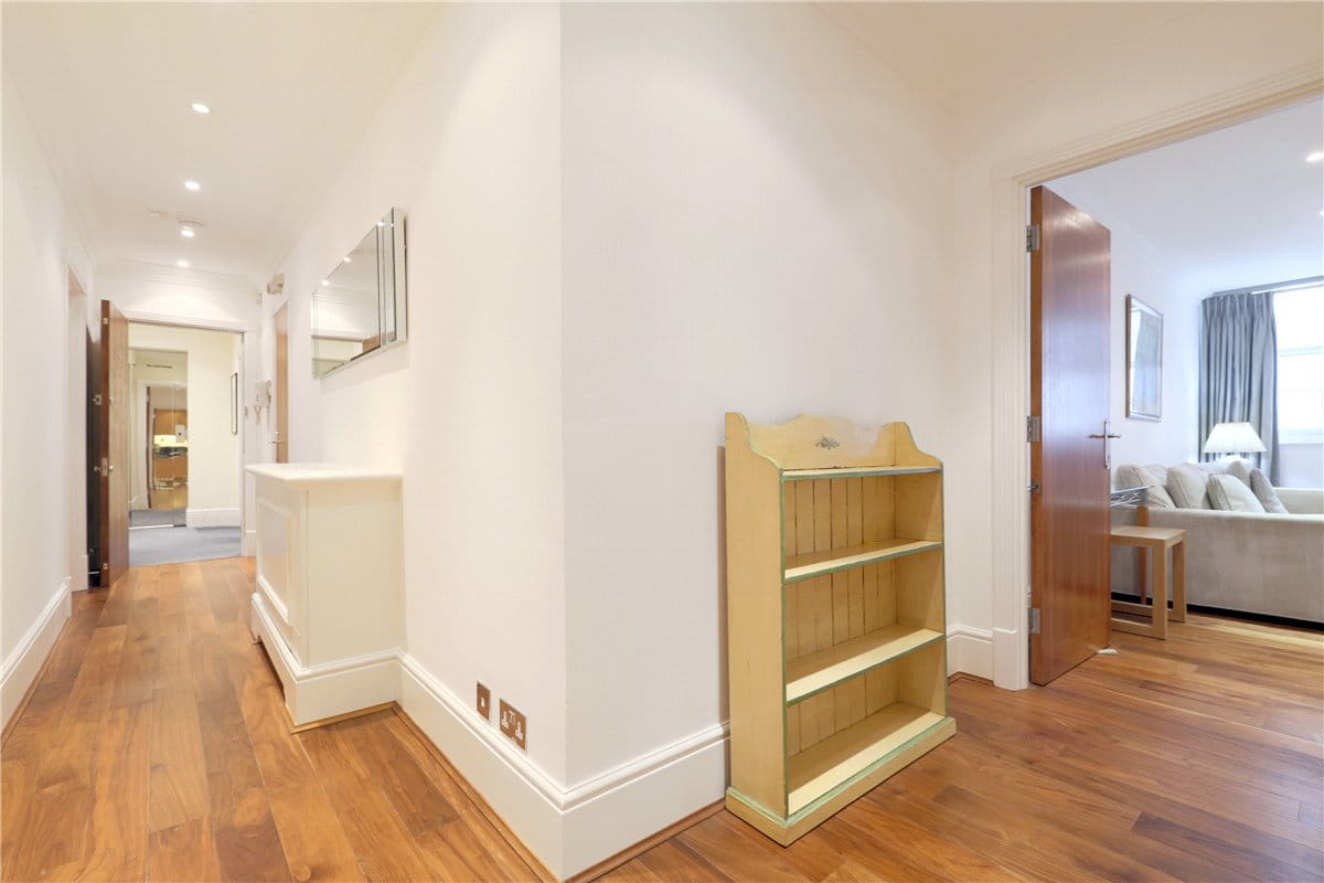 2 bedroom flat, Dover Street, Mayfair W1S - Available