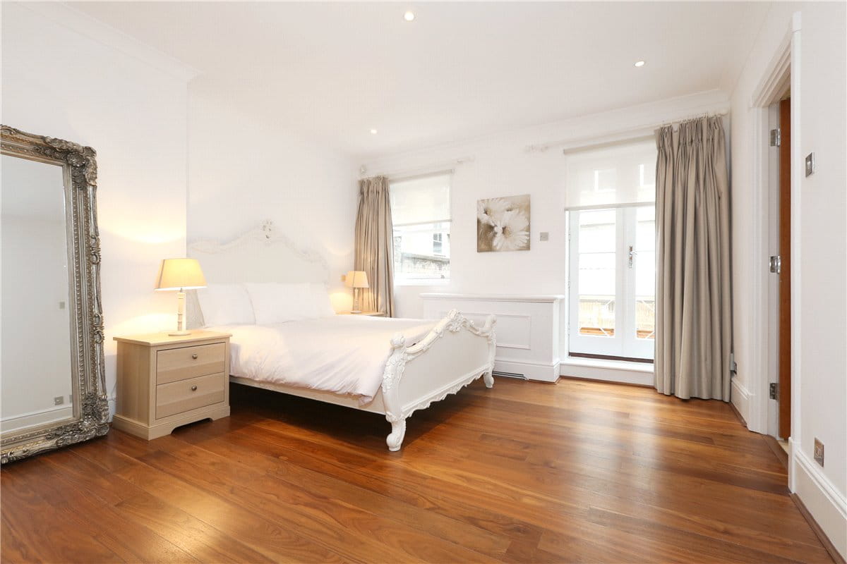 2 bedroom flat, Dover Street, Mayfair W1S - Available