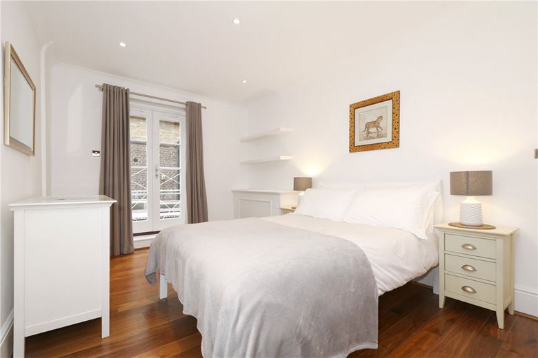 2 bedroom flat, Dover Street, Mayfair W1S - Available
