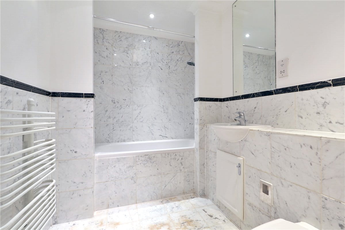 2 bedroom flat, Dover Street, Mayfair W1S - Available