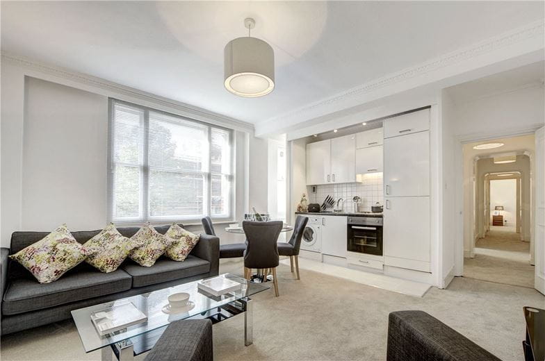 2 bedroom flat, Hill Street, Mayfair W1J - Available