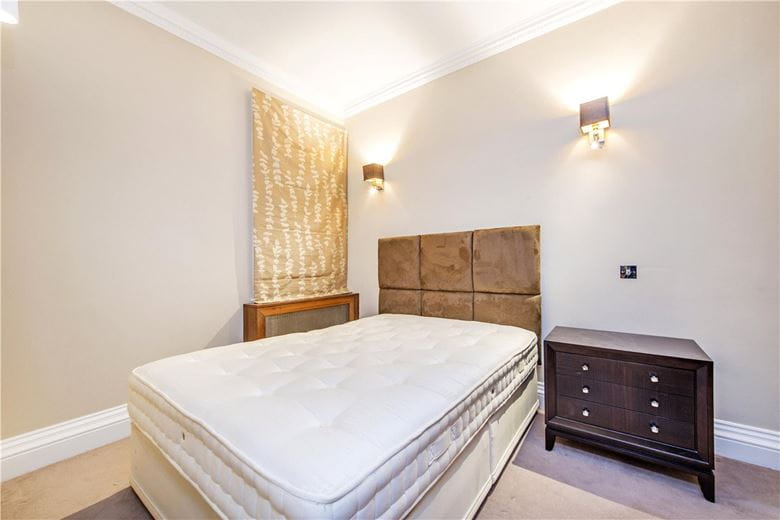 2 bedroom flat, Berkeley Street, Mayfair W1J - Available