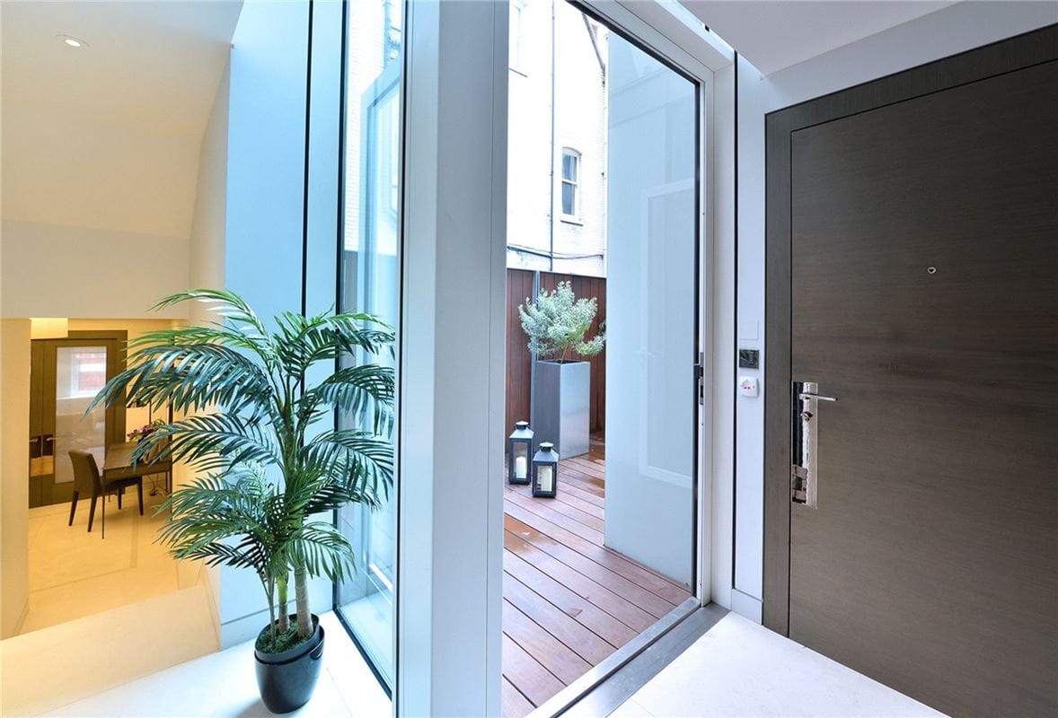 2 bedroom flat, Duke Street, Mayfair W1K - Available