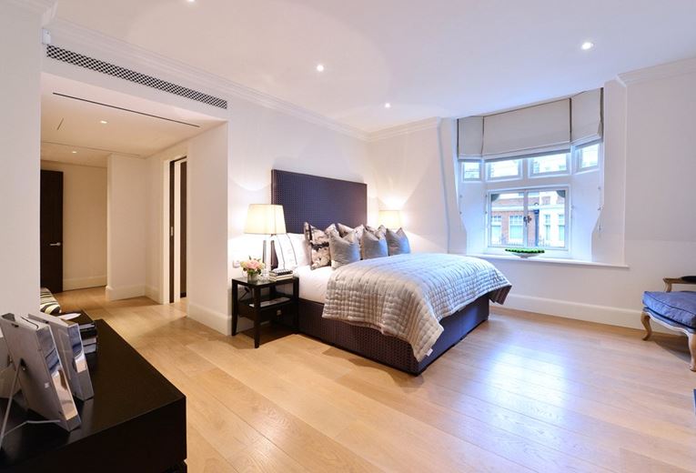 2 bedroom flat, Duke Street, Mayfair W1K - Available