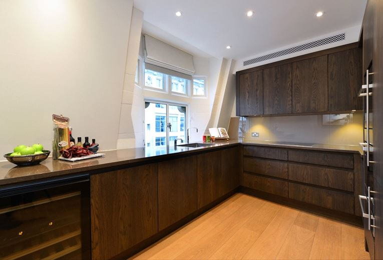 2 bedroom flat, Duke Street, Mayfair W1K - Available