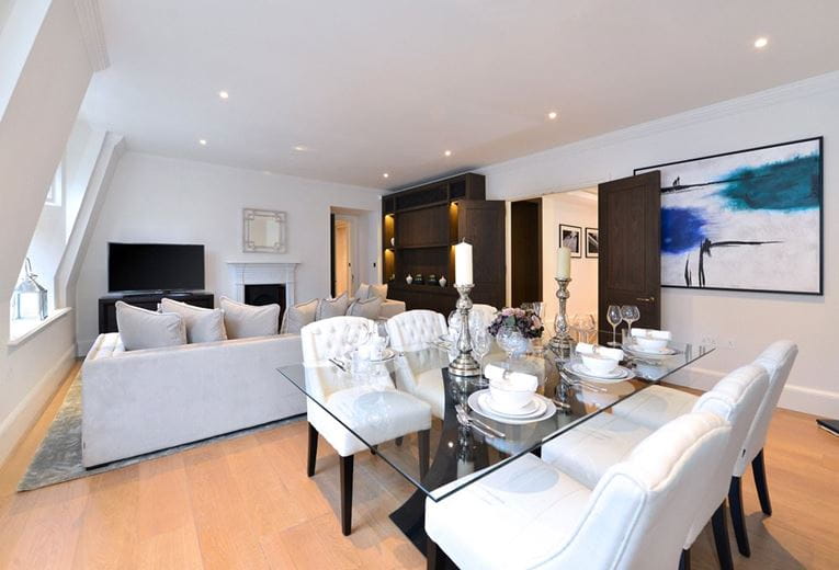 2 bedroom flat, Duke Street, Mayfair W1K - Available