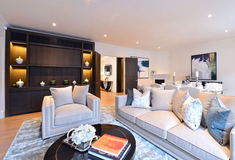 2 bedroom flat, Duke Street, Mayfair W1K - Available