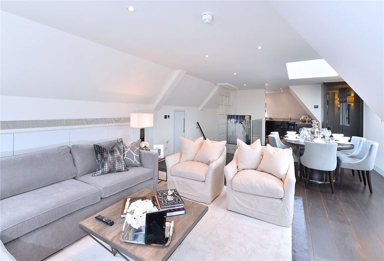 2 bedroom flat, Duke Street, Mayfair W1K - Available