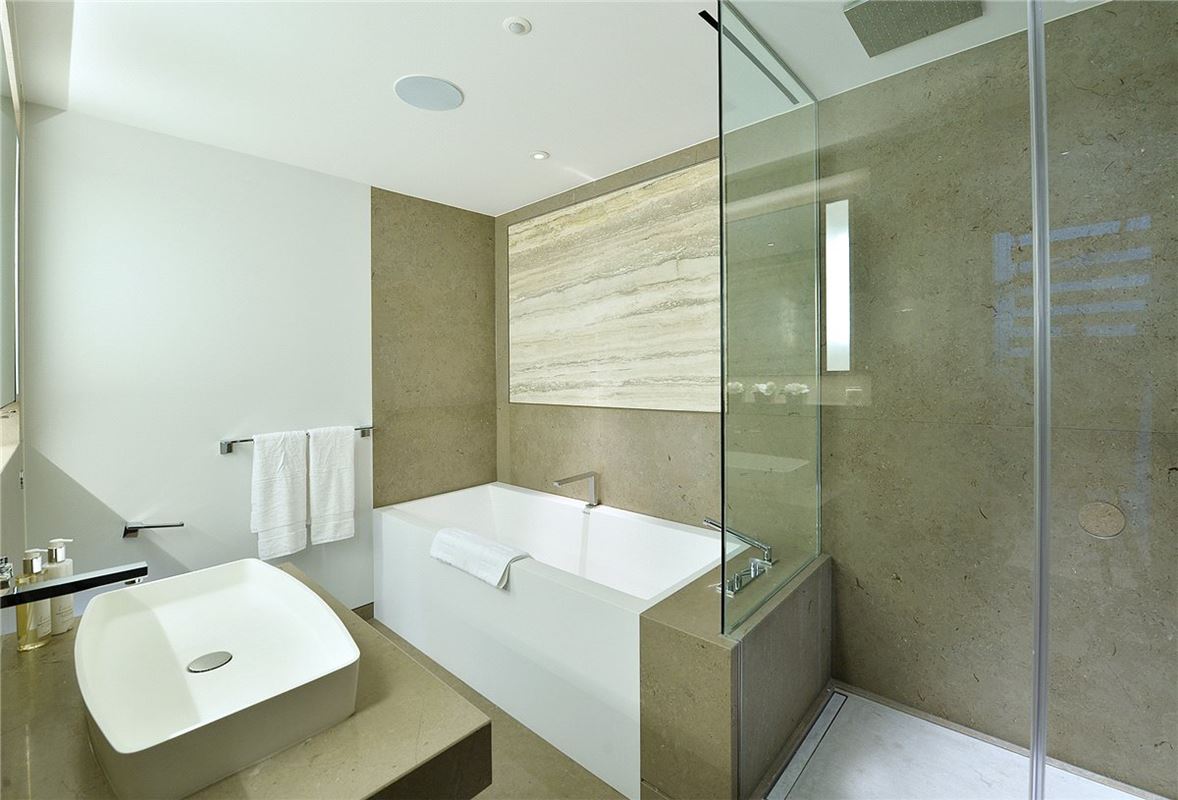 2 bedroom flat, Duke Street, Mayfair W1K - Available