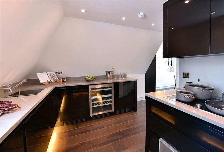 2 bedroom flat, Duke Street, Mayfair W1K - Available