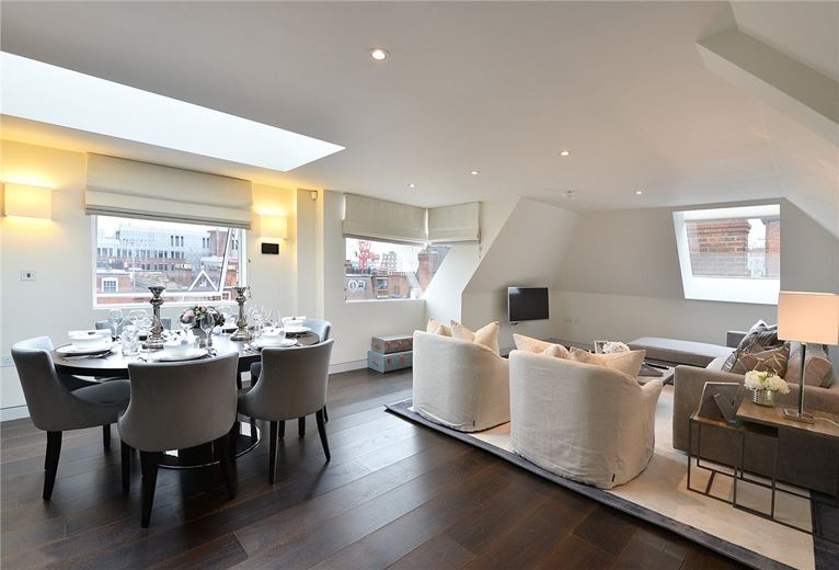 2 bedroom flat, Duke Street, Mayfair W1K - Available