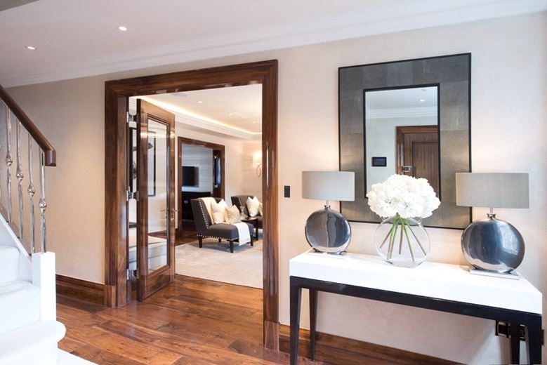2 bedroom flat, Grosvenor Hill, Mayfair W1K - Available