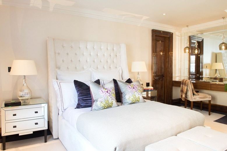 2 bedroom flat, Grosvenor Hill, Mayfair W1K - Available