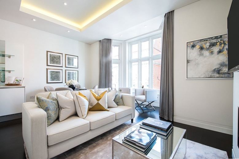 2 bedroom flat, Green Street, Mayfair W1K - Available