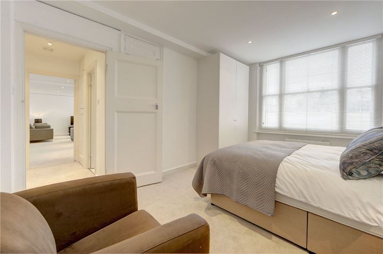1 bedroom flat, Hill Street, Mayfair W1J - Available
