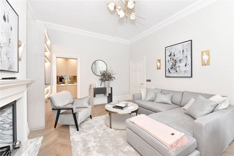 2 bedroom flat, Mount Street, Mayfair W1K