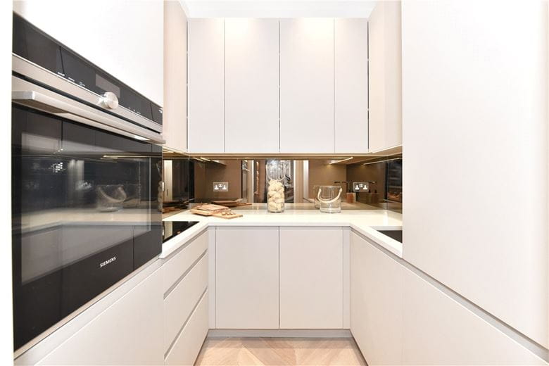 2 bedroom flat, Mount Street, Mayfair W1K