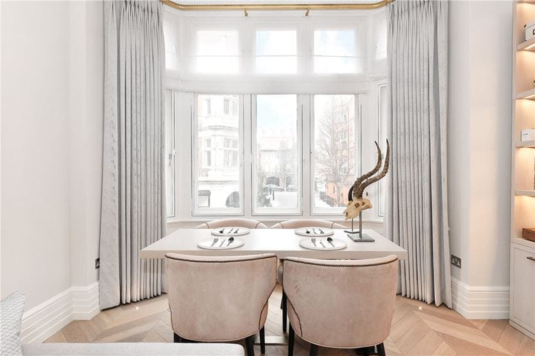 2 bedroom flat, Mount Street, Mayfair W1K