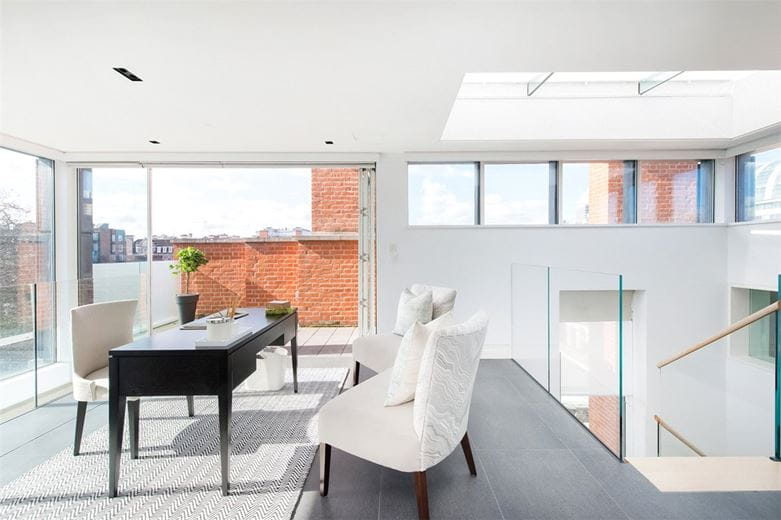 3 bedroom flat, Green Street, Mayfair W1K - Available