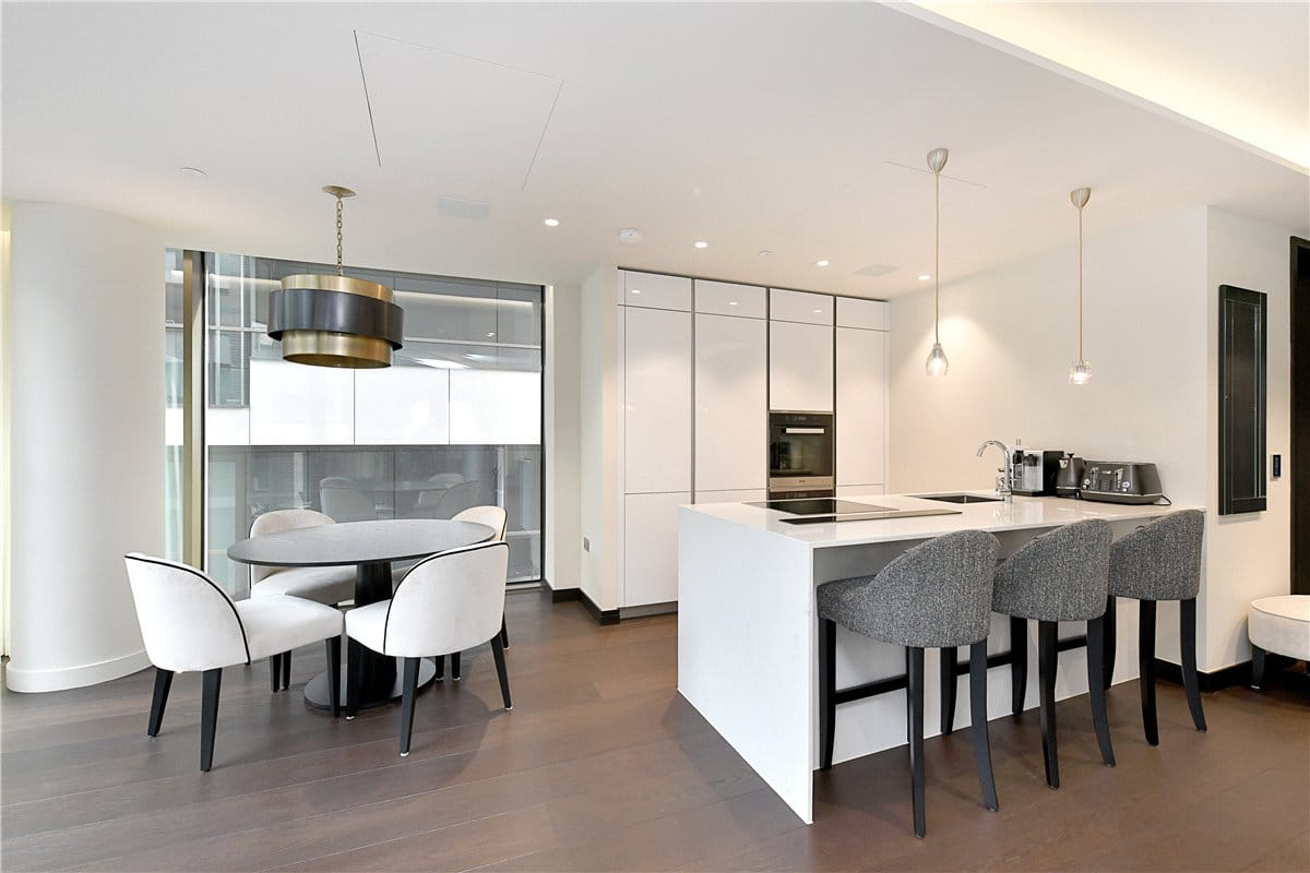 1 bedroom flat, Crown Square, 1 Tower Bridge SE1 - Available