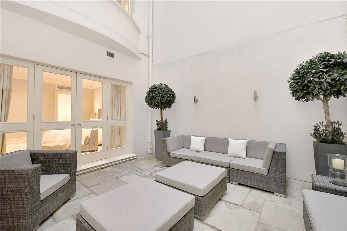 4 bedroom flat, Upper Grosvenor Street, Mayfair W1K - Available