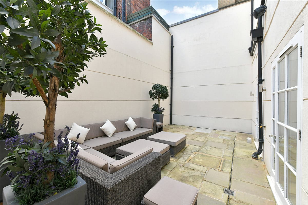 4 bedroom flat, Upper Grosvenor Street, Mayfair W1K - Available