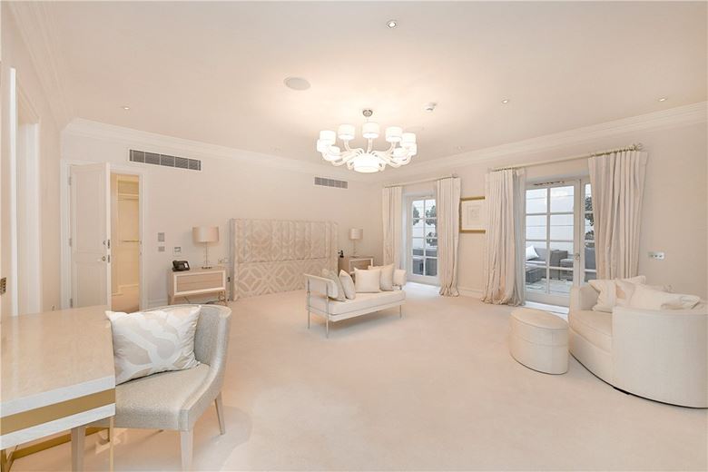 4 bedroom flat, Upper Grosvenor Street, Mayfair W1K - Available