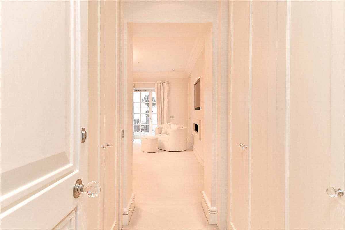 4 bedroom flat, Upper Grosvenor Street, Mayfair W1K - Available