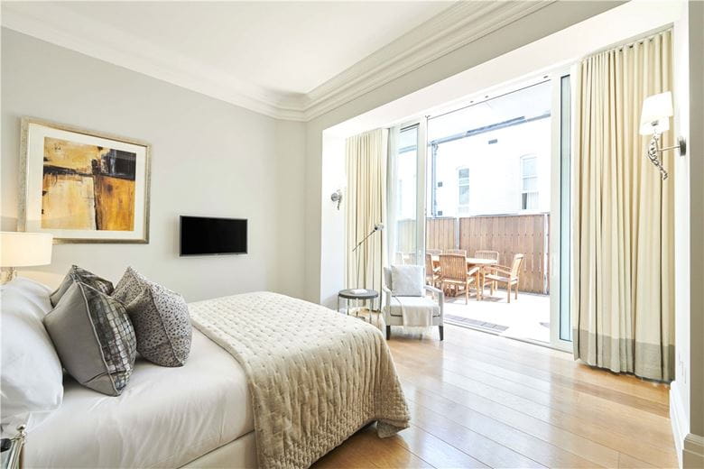 3 bedroom flat, Duke Street, Mayfair W1K - Available