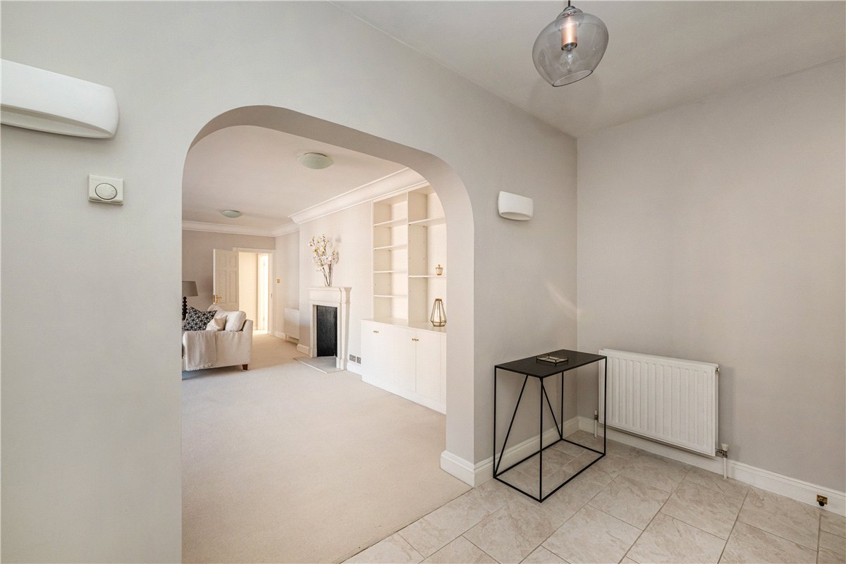 2 bedroom flat, Reeves Mews, Mayfair W1K - Available
